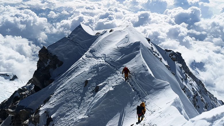 सगरमाथा आरोहणका क्रममा एक नेपालीसहित दुई आरोही बेपत्ता