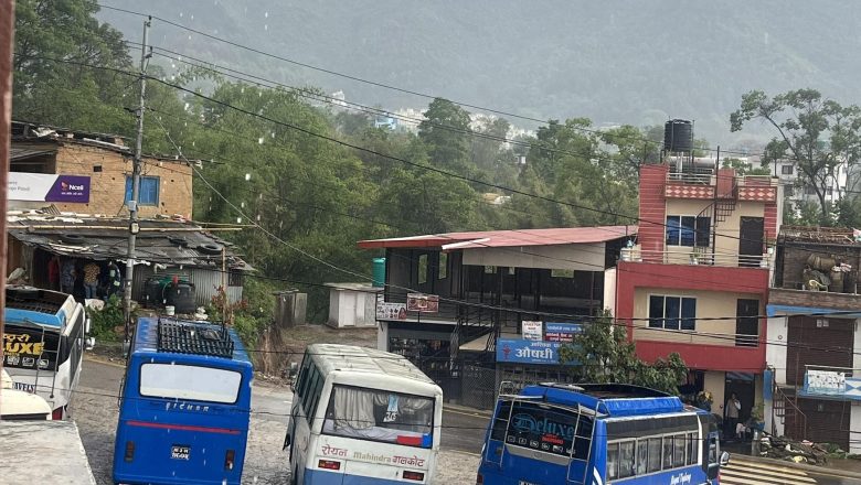 काठमाडौंमा एका बिहानै हावाहुरीसहित वर्षा