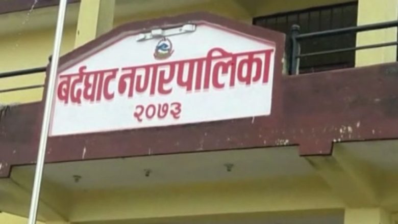 बर्दघाट नगरपालिकाको उर्दि : राज्यकोषबाट सुविधा लिनेले छोराछोरी सामुदायिक विद्यालयमा पढाउनु