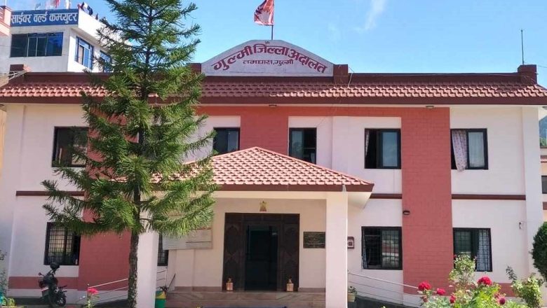 सम्बन्धविच्छेद मुद्दाको पेसी लिन आएका श्रीमानले अदालतभित्रै श्रीमती कुटे