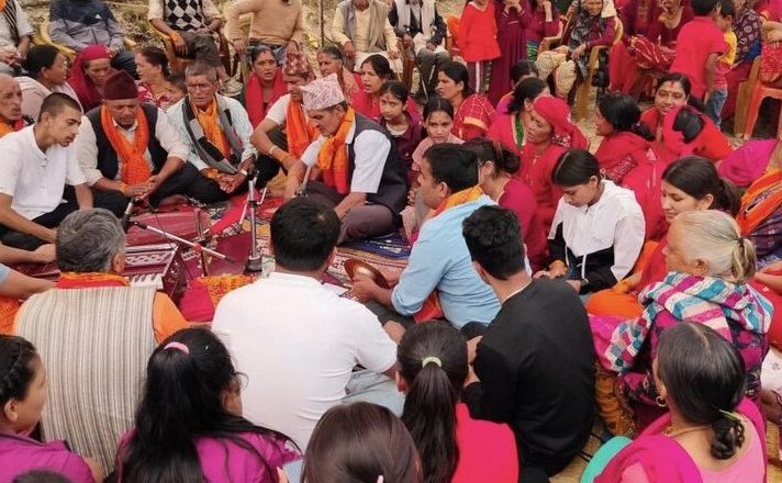 पर्वतमा भगवान् इन्द्रसँग पानी माग्दै अखण्ड कीर्तन