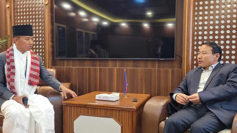 शपथलगत्तै इलाम विकासको कार्य योजना लिएर अर्थमन्त्री भेट्न पुगे सुहाङ