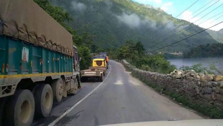 पहिरो पन्छाएपछि पृथ्वी राजमार्ग पुनः सञ्चालनमा