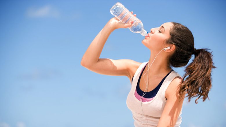 गर्मीमा दिनमा कति पानी पिउने ?
