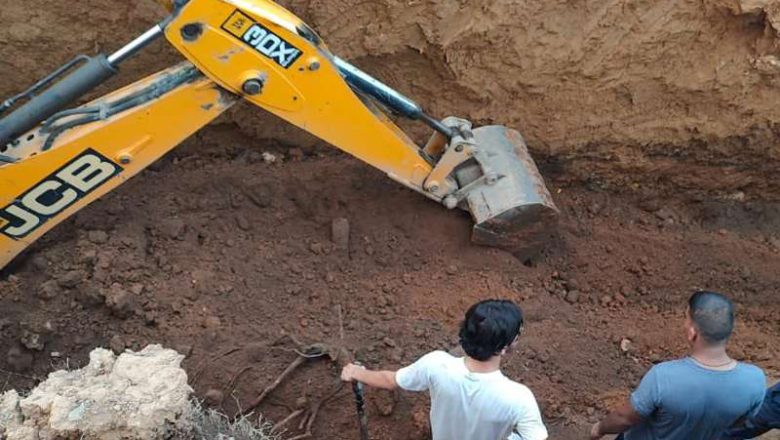 नाला खन्दा पुरिएर तीन मजदुरको मृत्युु,आक्रोशितले मेयरको घरमा गरे ढुंगामुढा