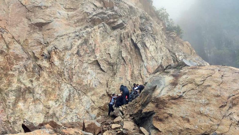 पहिरोले कान्ति लोकपथ अवरुद्ध