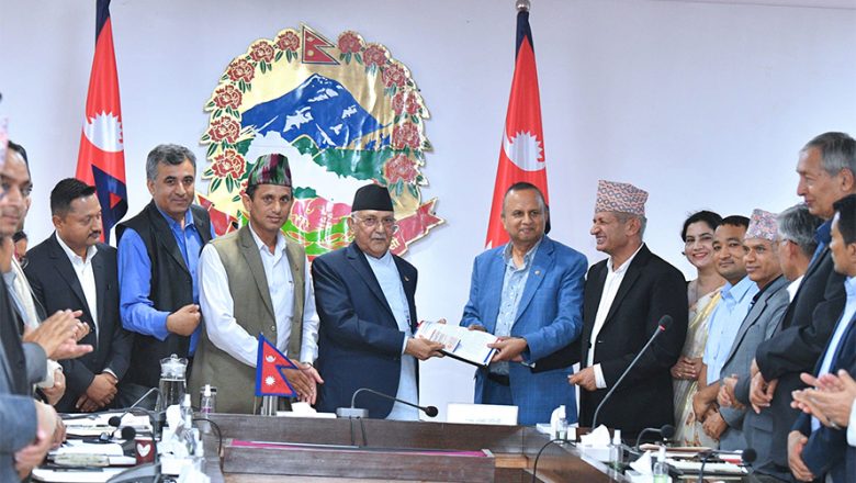 आफ्नै पार्टी नेतृत्वको सरकारलाई एमालेले बुझायो सुझाव पत्र