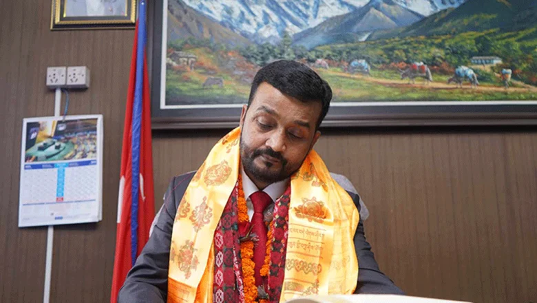 नवनियुक्त खानेपानी मन्त्री यादवले गरे पदभार ग्रहण