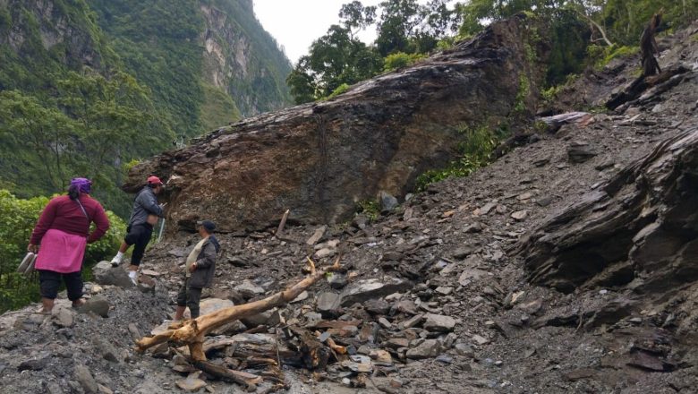 पहिरोले बेनी–जोमसोम सडक अवरुद्ध