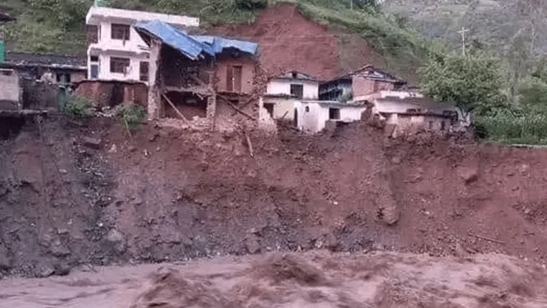 बाढीले घर बगाउँदा तीन बालबालिकाको मृत्यु, एक जना बेपत्ता