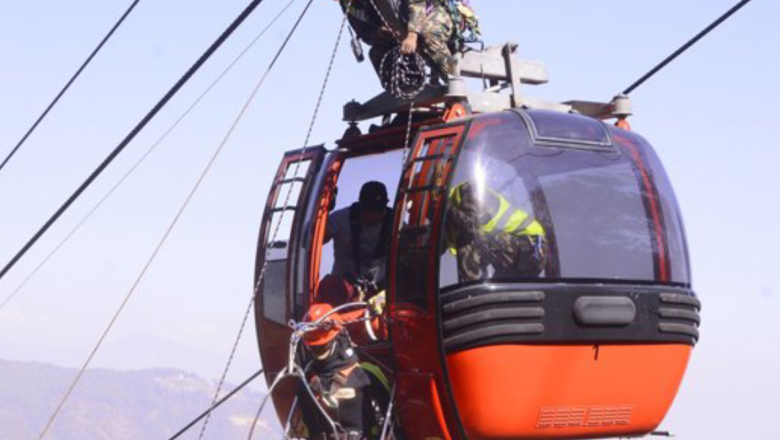 चन्द्रागिरि केबलकार चल्दाचल्दै रोकियो,अड्किएका यात्रु निकाल्न प्रहरी तैनाथ