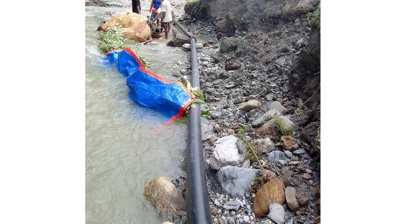 तनहुँमा खानेपानीको पाइप बाढीले बगाएपछि एक सातादेखि खानेपानी आपूर्ति बन्द