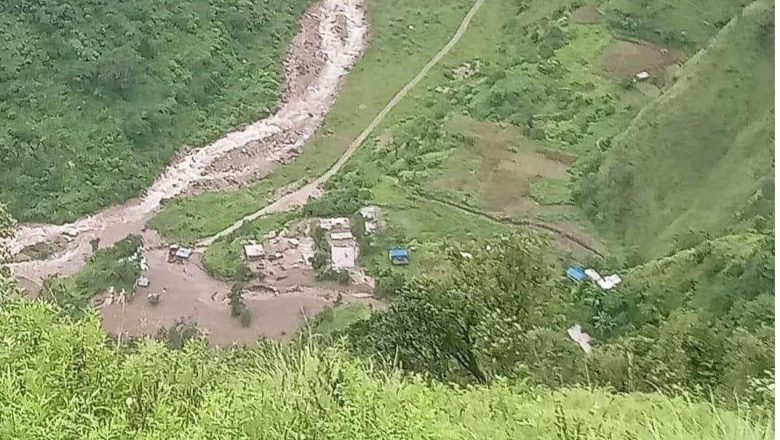 गोरखाको धार्चेमा पहिरोले घर पुरिँदा ३ जना बेपत्ता