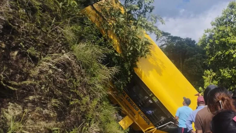 पोखरा स्कुल बस दुर्घटना अपडेट : आमा र छोराको मृत्यु, २८ जना घाइते