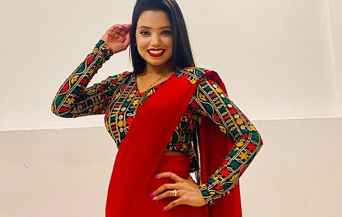 गायिका शान्तिश्री परियारले मागिन् माफी