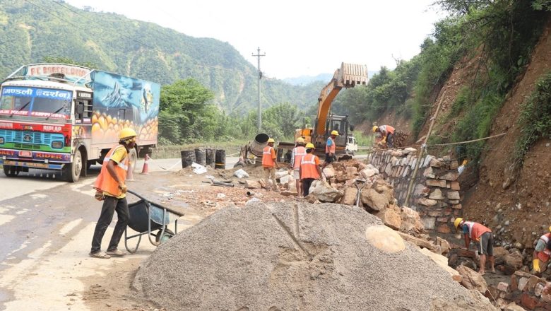 नौबिसे नागढुङ्गा सडक राति बन्द हुने