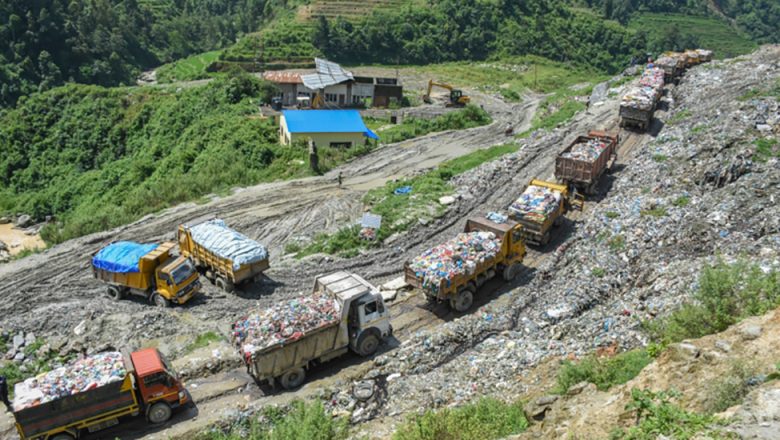 बञ्चरेडाँडामा जैविक मल प्रशोधन केन्द्र निर्माण गर्दै