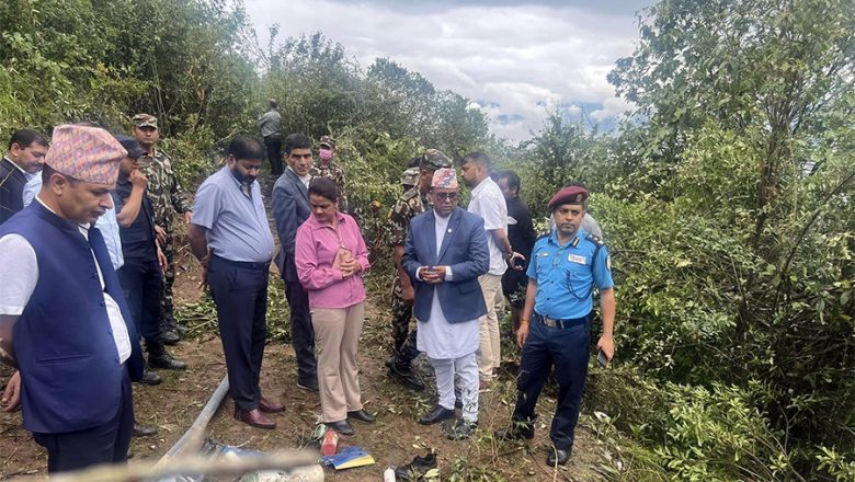 पर्यटनमन्त्रीद्वारा हेलिकोप्टर दुर्घटनास्थल निरीक्षण