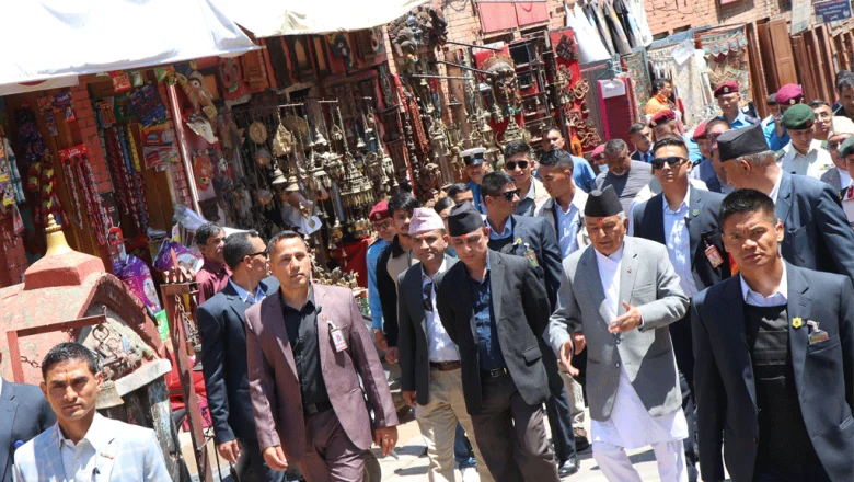 राष्ट्रपतिद्वारा भक्तपुरको दरबार क्षेत्र अवलोकन