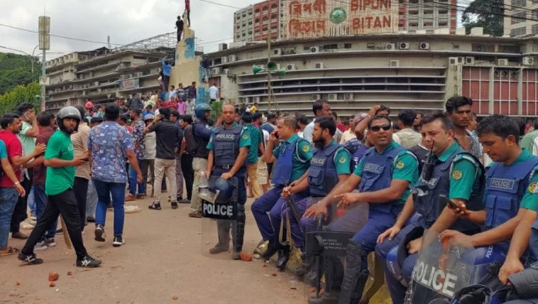 जिउधनको सुरक्षाको माग गर्दै अनिश्चितकालीन हड्तालमा उत्रिए बंगलादेशी प्रहरी