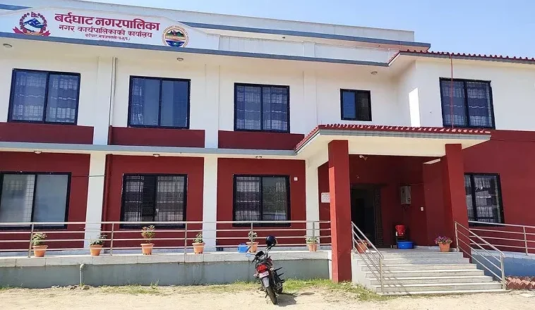 राष्ट्रिय गान गाएर दैनिक सेवा प्रवाह  गर्दै बर्दघाट पालिका