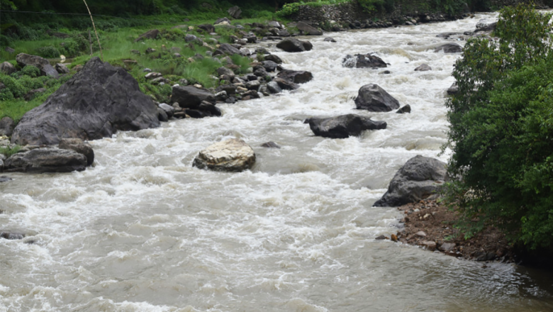 माछा मार्ने क्रममा दरमखोलाले बगाएर एक जान वेपत्ता