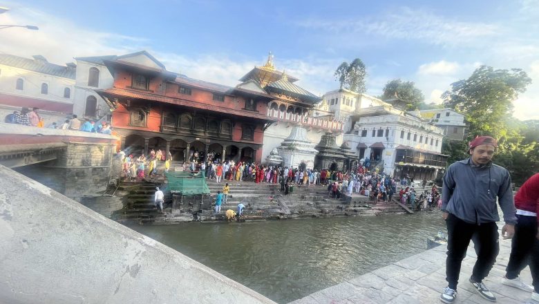 आज साउनको तेस्रो सोमबार,पशुपतिनाथ लगायत देशभरका शिवालयमा भक्तजनहरूको घुइँचो(तस्विरहरु)