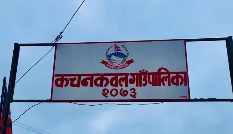 दशगजा क्षेत्रमा भारतीय नागरिकले बाटो खन्न थालेपछि स्थानीयद्वारा अवरोध