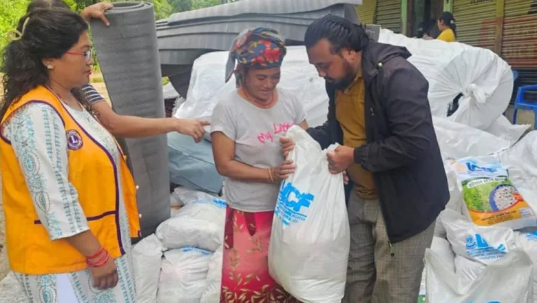 गोरखाका पहिरोपीडितलाई खाद्यान्न वितरण