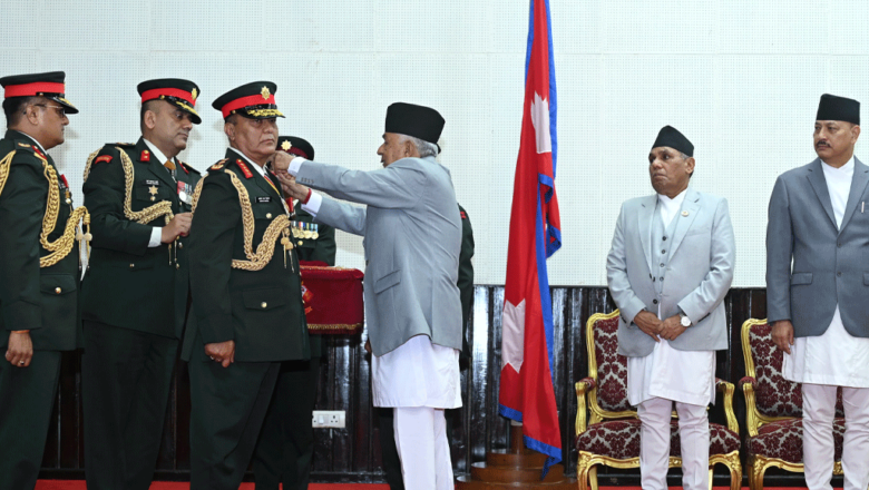 राष्ट्रपति पौडेलद्वारा नवनियुक्त प्रधानसेनापति सिग्देललाई दर्ज्यानी चिह्न प्रदान