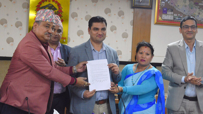 सार्वजनिक यातायातमा महिला स्वास्थ्य स्वयंसेविकाले निःशुल्क यात्रा गर्न पाउने