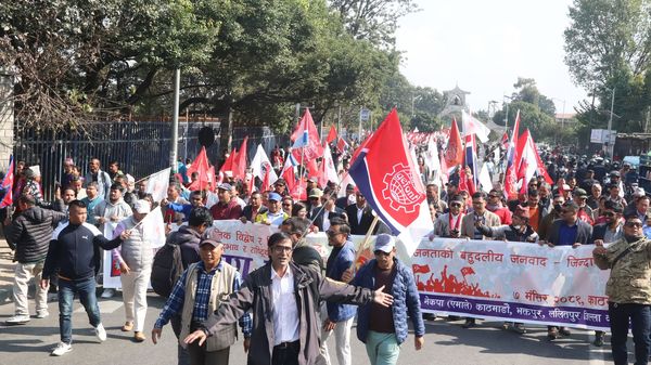 काठमाडौंमा एमालेको प्रदर्शन (तस्वीरहरू)