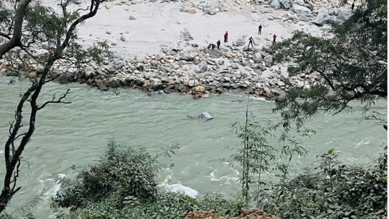 त्रिशूलीमा खस्यो ट्रक