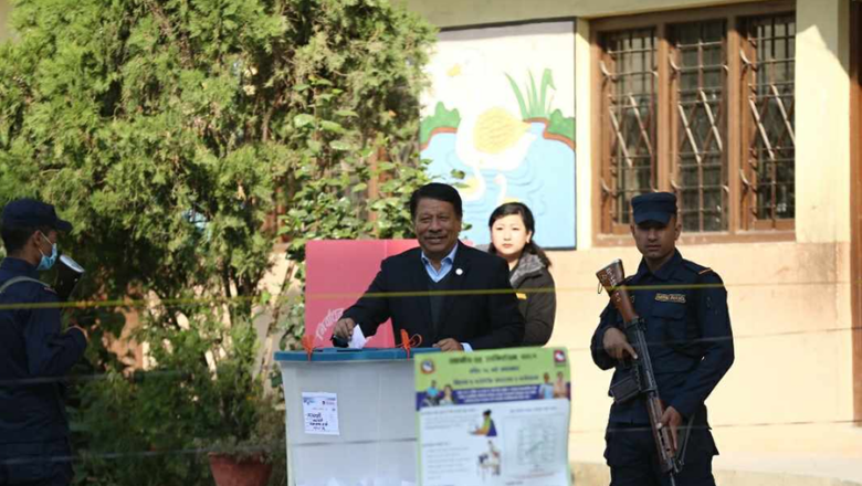 उपप्रधानमन्त्री प्रकाशमान सिंहले गरे मतदान