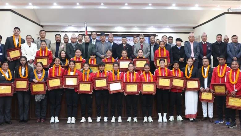 प्रधानमन्त्रीबाट अन्तर्राष्ट्रिय पदक विजेता खेलाडीलाई पुरस्कार प्रदान