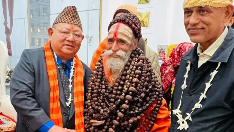पूर्वमन्त्री आलेलाई विश्वप्रसिद्ध हिन्दु रत्न अवार्ड प्रदान