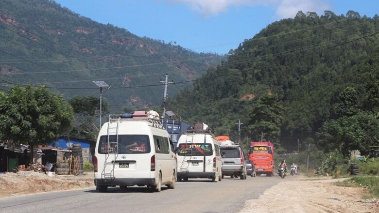 मुग्लिन–मलेखु सडक विस्तारका क्रममा सवारी नरोकिने