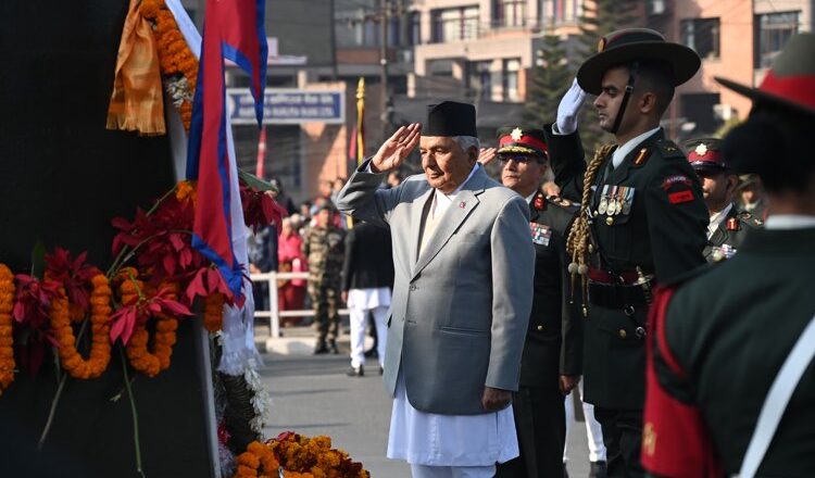 राष्ट्रपतिद्वारा पृथ्वीनारायण शाहको सालिकमा माल्यार्पण
