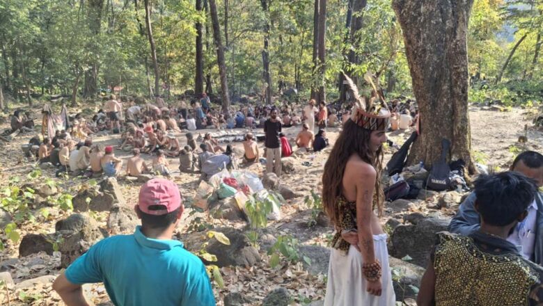 जङ्गल छाड्न मानेनन् विदेशी पर्यटक, खाली हात फर्के प्रहरी