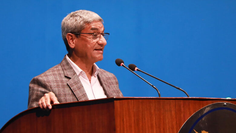 पूर्व विशिष्टलाई कानुन बनाएर सेवासुविधा दिन उपयुक्त हुन्छ : गृहमन्त्री लेखक