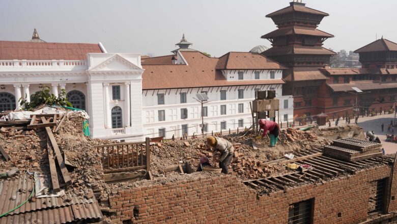 वसन्तपुर स्थित नेपाल संस्कृत विश्व विद्यालयले प्रयोग गर्दै आएको जीर्ण भवन भत्काइयो