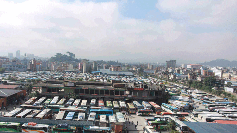 नयाँ बसपार्कमा यात्रुलाई दुःख दिने ३७० जनामाथि कारबाही