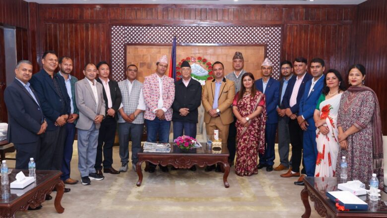 प्रधानमन्त्रीद्वारा प्रेस चौतारीको नयाँ नेतृत्वलाई बधाई