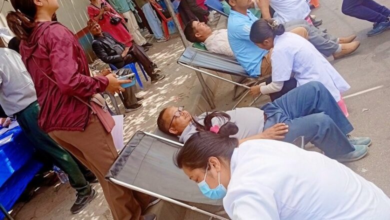 शिक्षक आन्दोलनको २३औँ दिन,नाचगान छाडेर सडकमै रक्तदान
