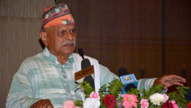 पत्रकारिता ऐनाजस्तै सत्यतथ्य देखाउने माध्यम हो : पूर्वराष्ट्रपति यादव
