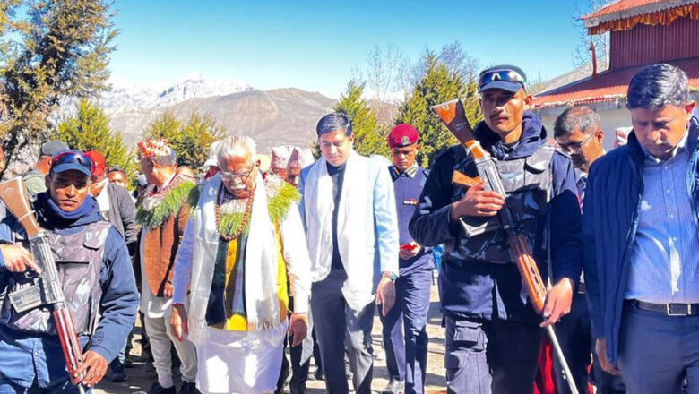 भारतीय विद्युत् मन्त्री खट्टरद्वारा मुक्तिनाथमा पूजार्चना