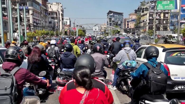शिक्षकको आन्दोलनले काठमाडौंमा यातायात सेवा प्रभावित