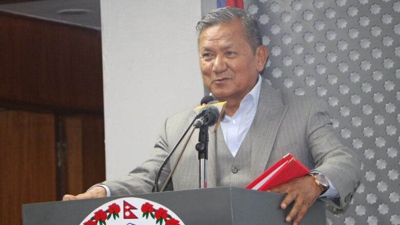 सरकारले भन्यो, ‘फास्ट ट्र्याकबाट विद्यालय शिक्षा विधेयक ल्याउँछौँ, शिक्षकहरु काममा फर्कनुस्’