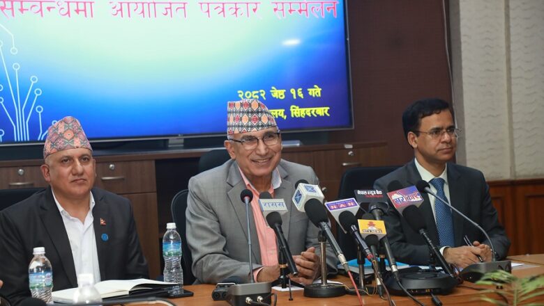 बजेट कार्यान्वयन आजैदेखि सुरु हुन्छ : अर्थमन्त्री पौडेल