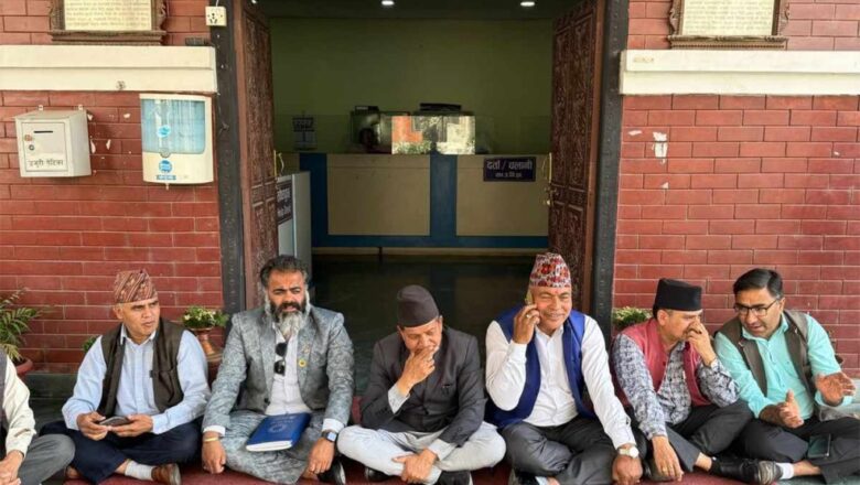 उपत्यका विकास प्राधिकरणमा बुढानीलकण्ठ नगरपालिकाका जनप्रतिनिधिको धर्ना